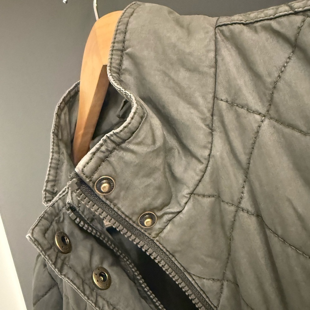 G.H. Bass & Co. Khaki green EUC near new size L Quilted Utility/Barn Jacket - Picture 5 of 13